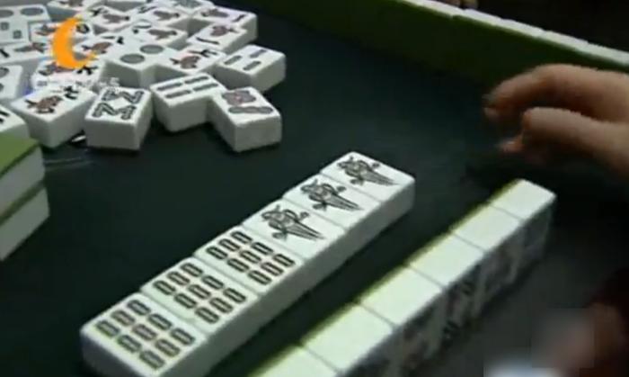 7分钟揭秘！约战武汉麻将其实是有挂的(其实真的确实有挂)