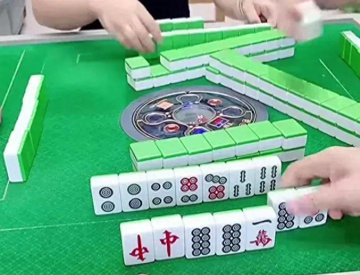 必备教程！红中麻将十打九赢的打法(为啥一直输)