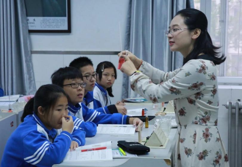 麻将机中间弹簧挂哪边的牌（麻将机弹簧卡在前面回不去怎么弄）