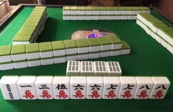 打麻将挂墙上的饰品（打麻将用什么挂好）