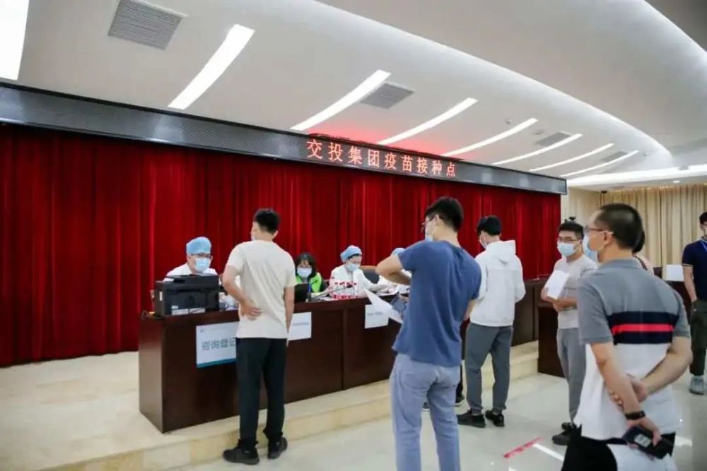 边打麻将边挂针图片（边打吊瓶边打麻将）